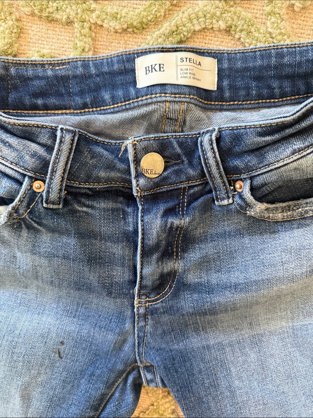 Buckle Women's Skinny Jeans in Medium Blue Wash with Ankle Distress